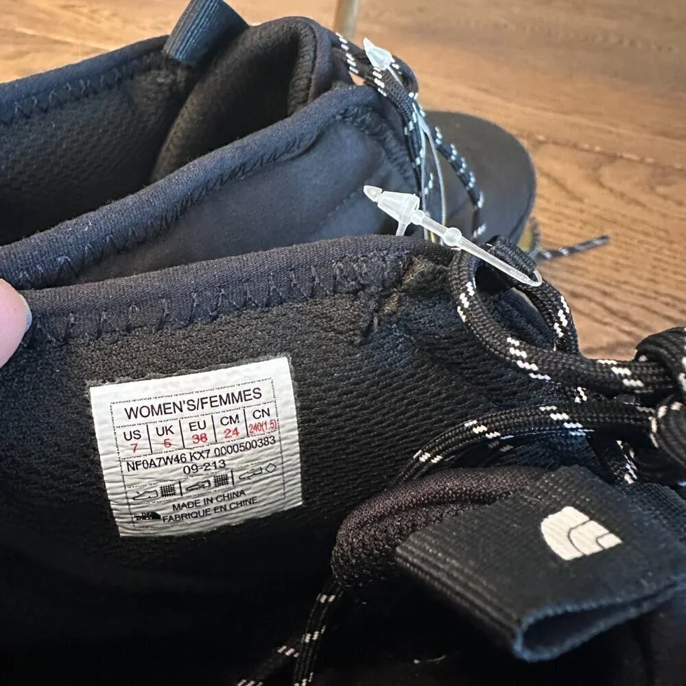 NWT! NEW! The North Face Women Thermalball NSE Chukka Boots -Black Only Size 7